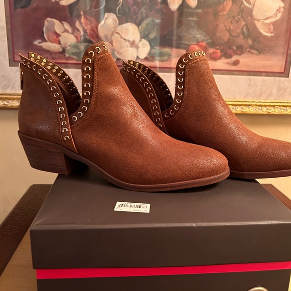 Vince Camuto ankle boots - Picture 3 of 6